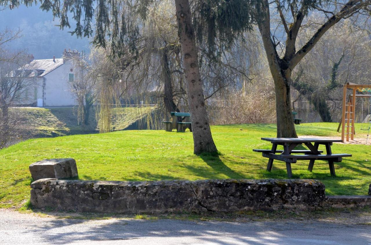 Gite Au Bord De L'Eau Jusqu'A 8 Personnes Chambon-sur-Voueize Exterior foto